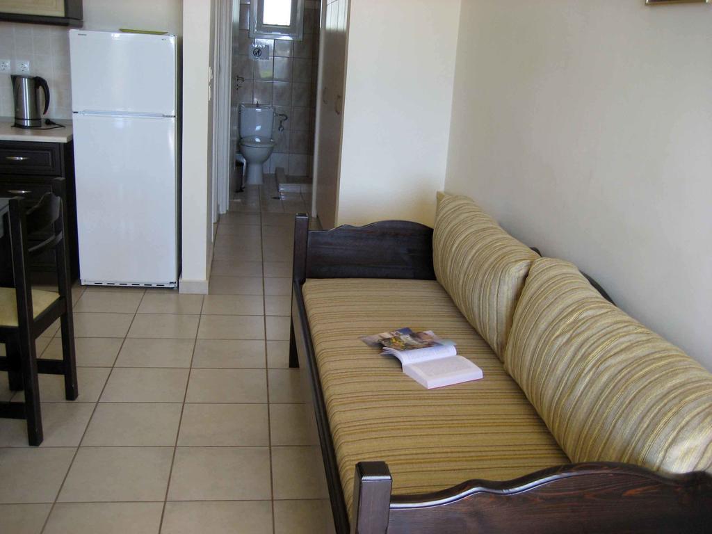 Fyri Ammos Residences Agia Pelagia  Rum bild