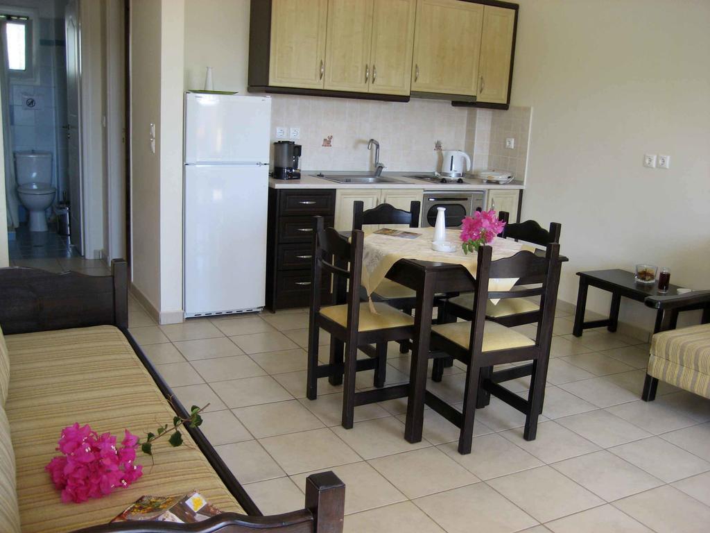 Fyri Ammos Residences Agia Pelagia  Rum bild