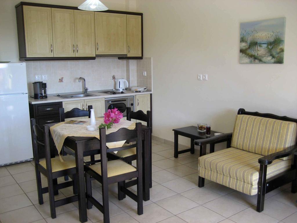 Fyri Ammos Residences Agia Pelagia  Rum bild