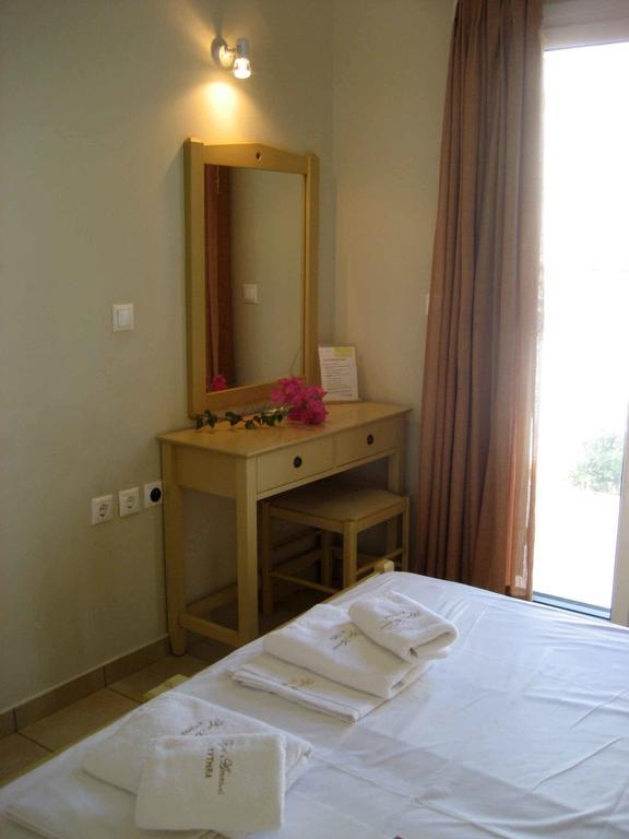 Fyri Ammos Residences Agia Pelagia  Rum bild